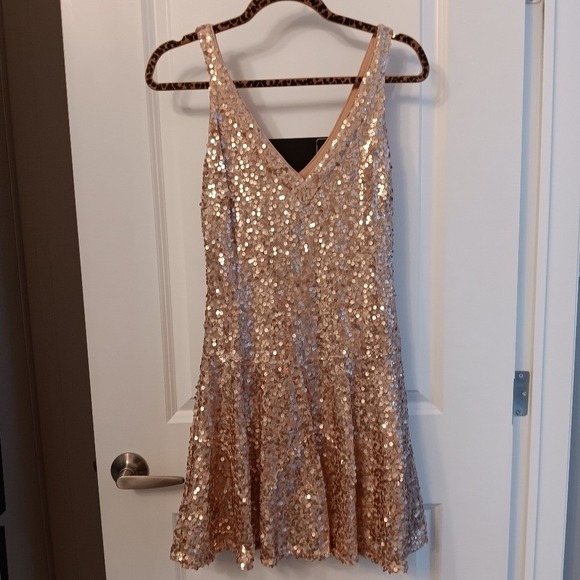 Guess Dresses & Skirts - Guess V neck Sequin dress, cocktail‎   - Size Small